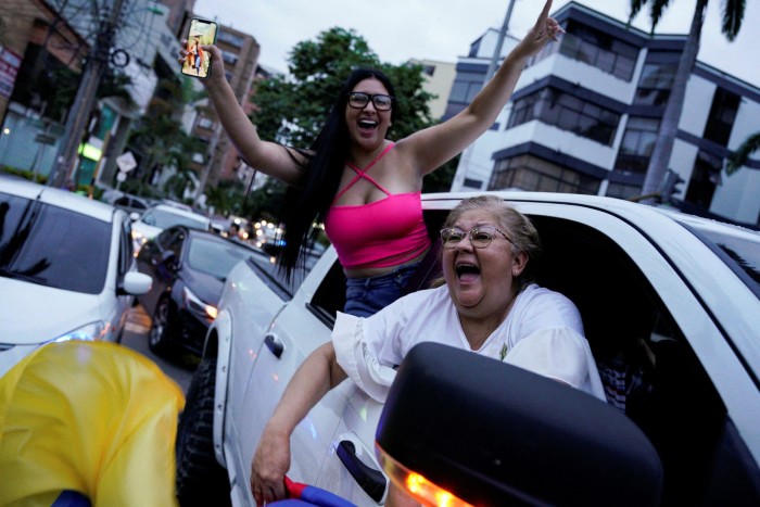Simpatizantes de Gustavo Petro celebran este domingo en Bucaramanga