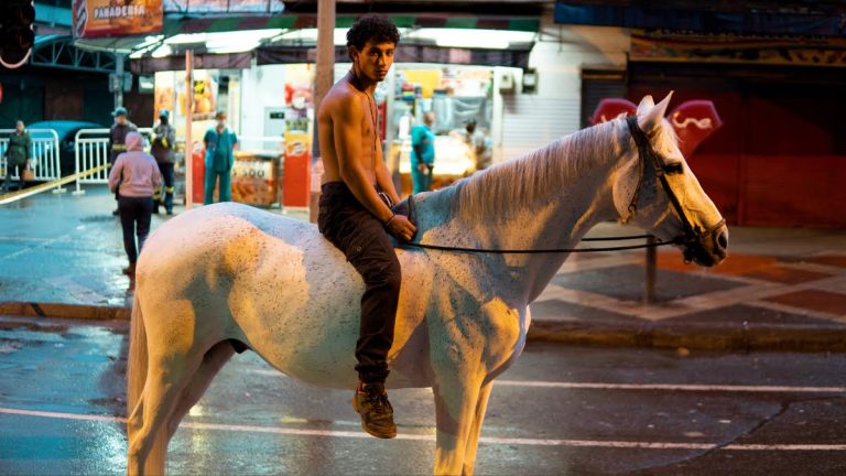 "Los reyes del mundo".  Una épica historia de la Colombia moderna
