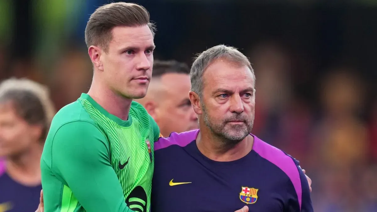 Los jugadores del Barcelona Ter Stegen y Hansi Flick