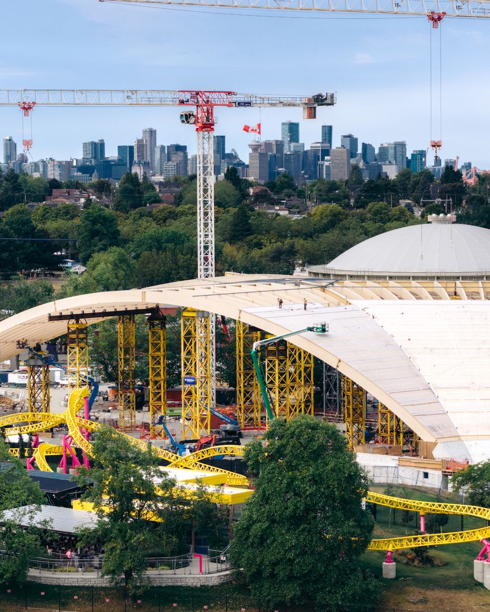 construcción del anfiteatro de arco móvil de la libertad agosto de 2025