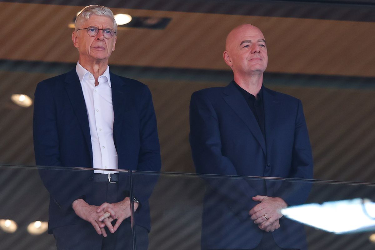 Arsene Wenger, director de Desarrollo Mundial del Fútbol de la FIFA y presidente de la FIFA, Gianni Infantino.