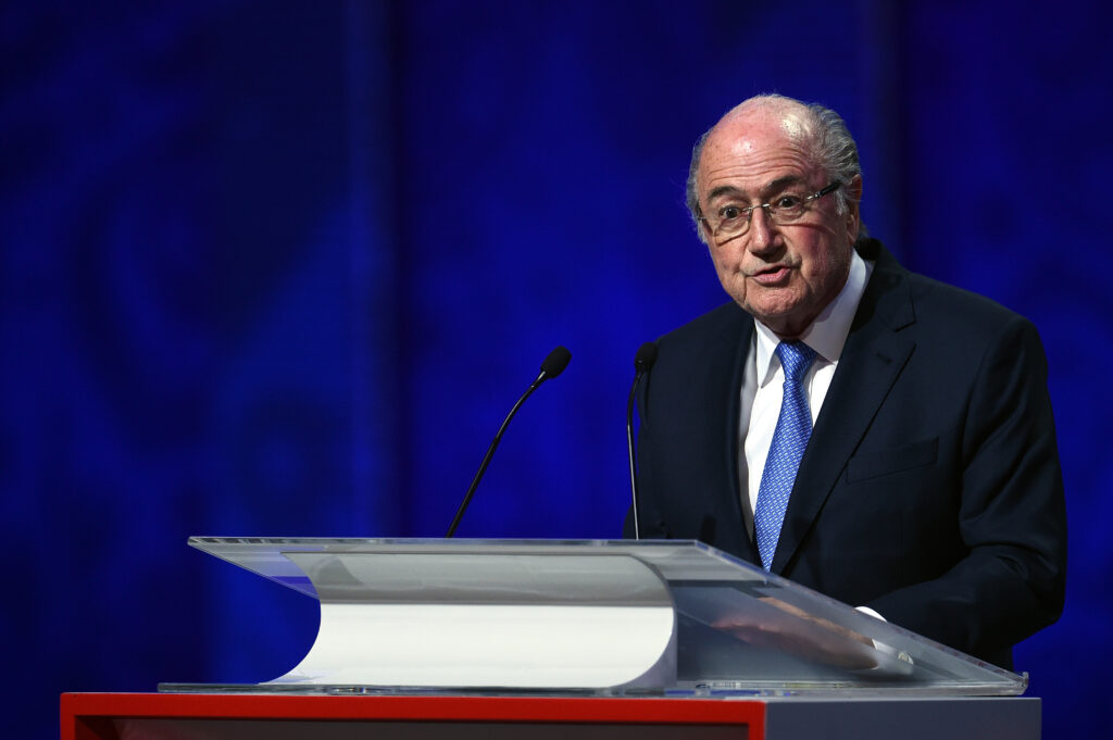 El presidente Joseph S. Blatter habla durante el sorteo preliminar de la Copa Mundial de la FIFA Rusia 2018.