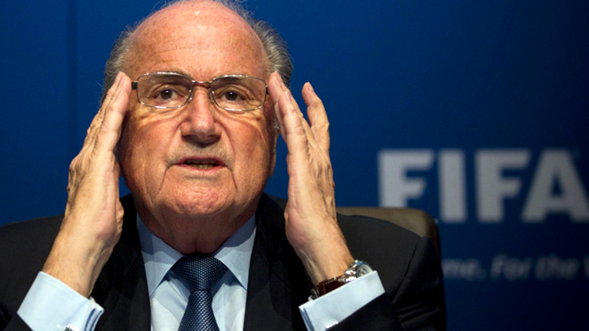 30 de marzo de 2012: El presidente de la FIFA, Sepp Blatter, hace gestos durante una conferencia de prensa en la sede de la FIFA en Zurich, Suiza.