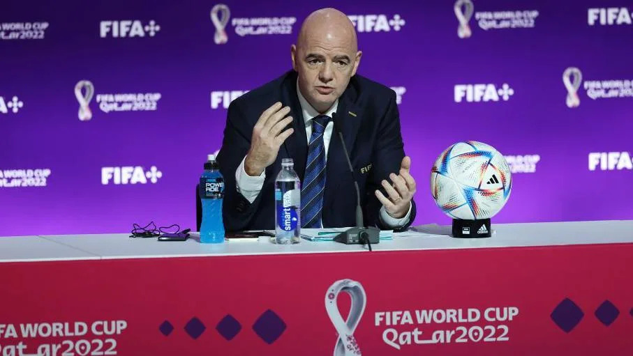 Gianni Infantino habla durante la rueda de prensa del presidente de la FIFA previa al Mundial de Qatar 2022