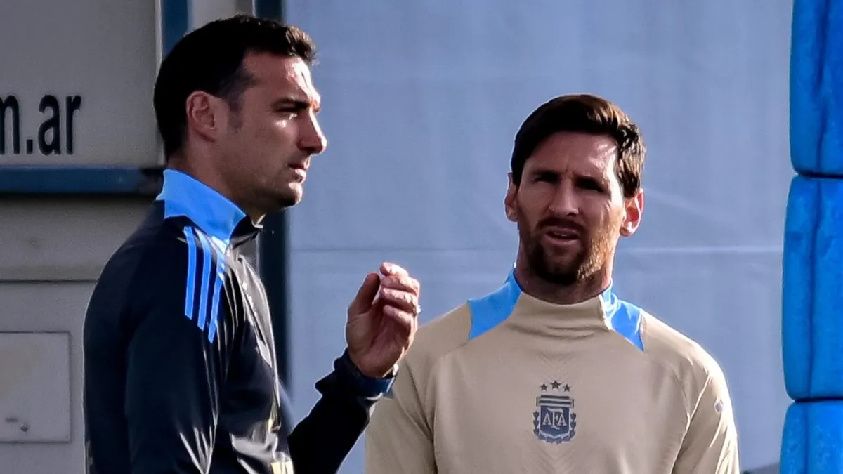 Lionel Scaloni, entrenador de la selección argentina, habló con Lionel Messi.