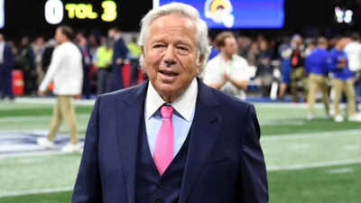 Caos en la Copa Mundial de la FIFA en Foxborough cuando la ciudad rechaza la licencia sin la promesa de seguridad de 8 millones de dólares de Robert Kraft.