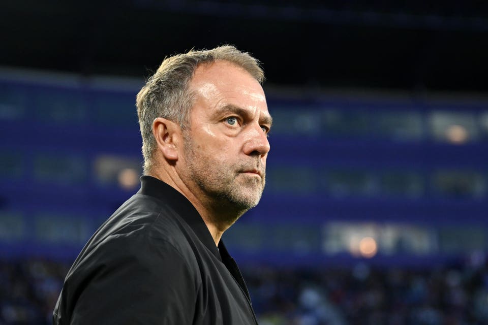 Cesc Fàbregas podría algún día sustituir a Hansi Flick como entrenador del Barcelona.