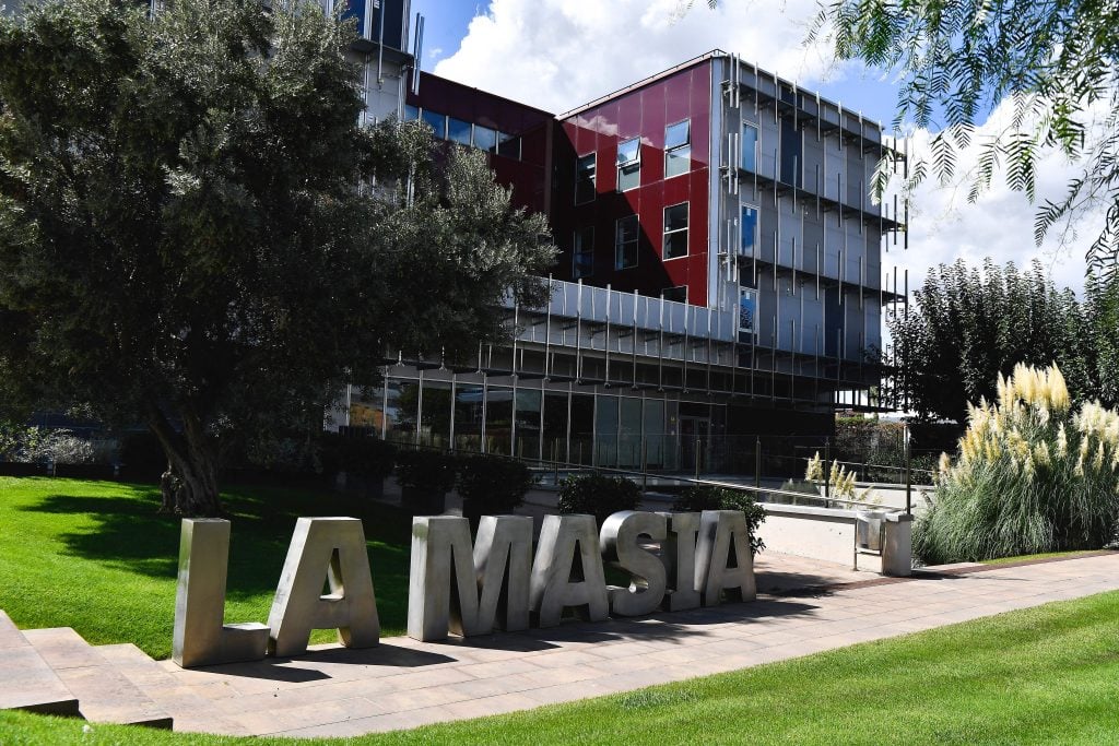 La entrada a La Masia de Barcelona
